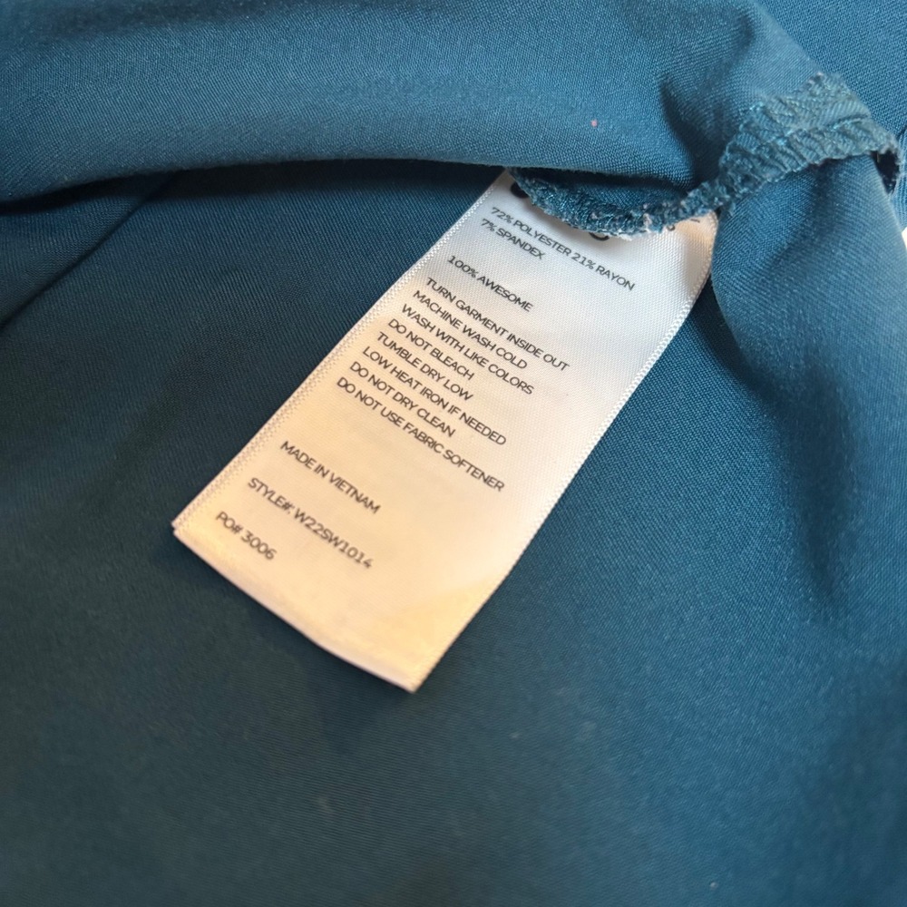 Figs Casma One-Pocket Scrub Top Teal Womens LTechnical Collection scrubs - Picture 6 of 12